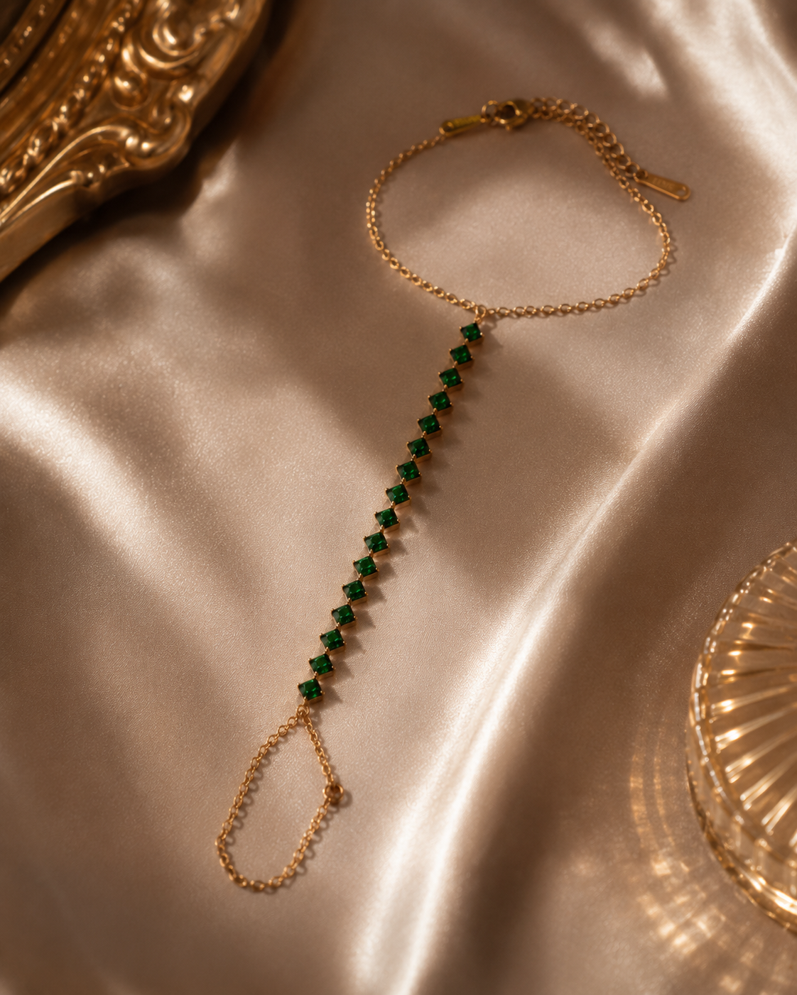 Émeraude Royale Hand Chain