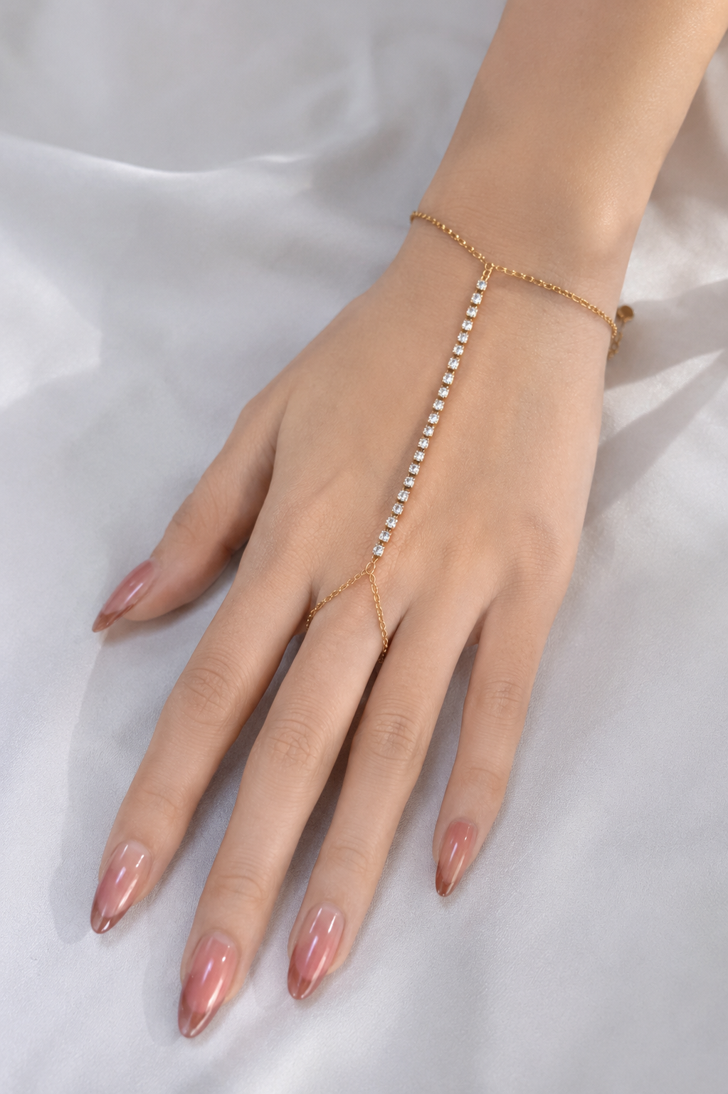 Émeraude Royale Hand  Chain